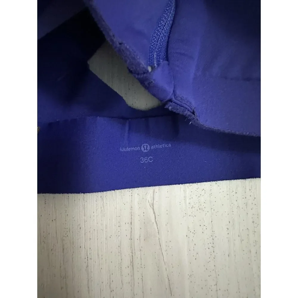 Lululemon Elite‎ Front Zip Sports Bra Sz 36C - Blue